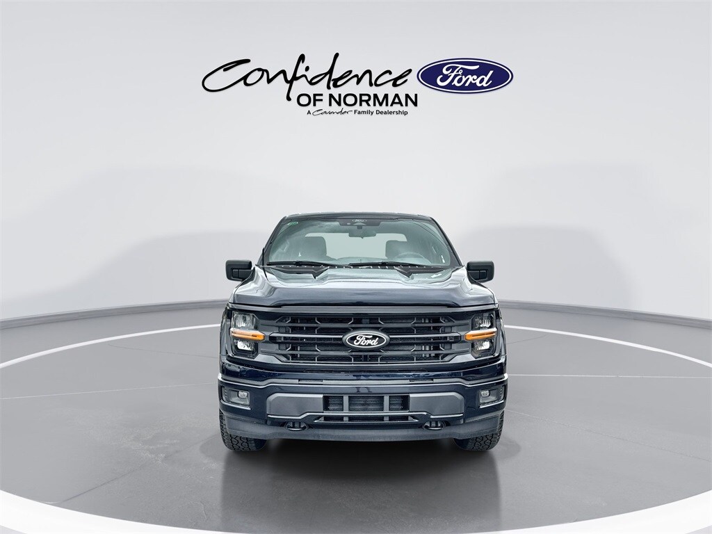 2025 Ford F-150 XLT photo 2