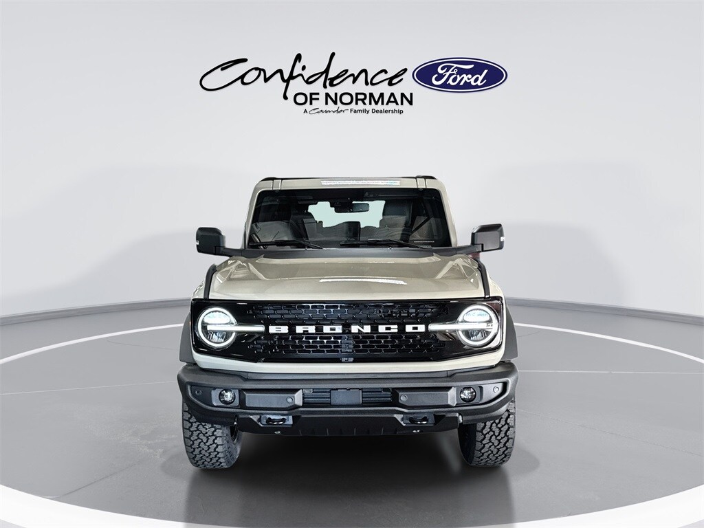 2025 Ford Bronco Outer Banks photo 2