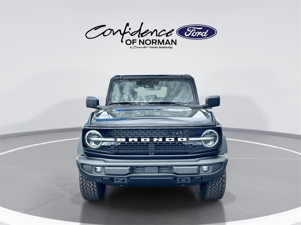 2025 Ford Bronco Outer Banks photo 2