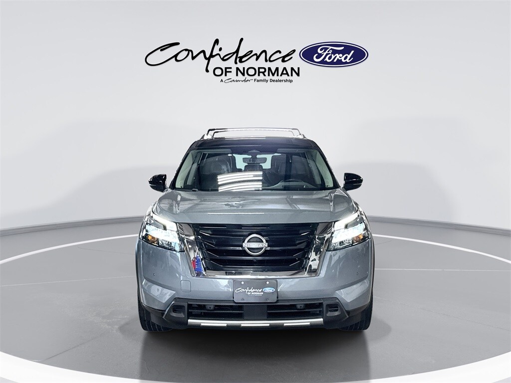 2023 Nissan Pathfinder Platinum photo 2