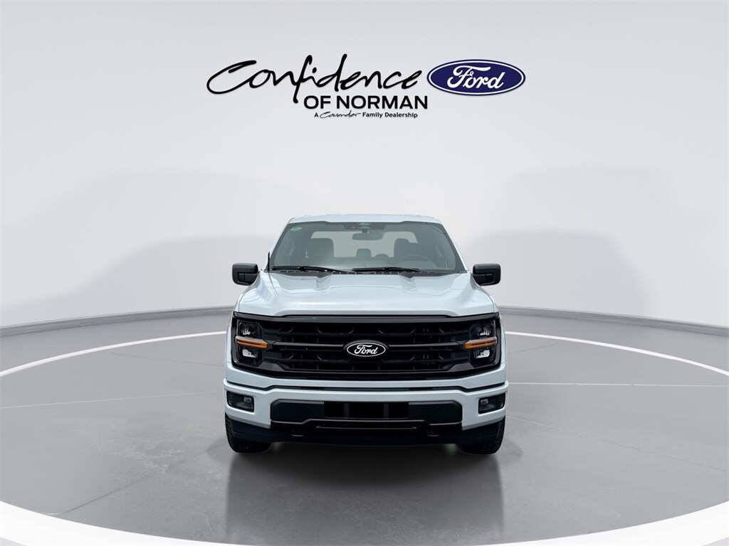 2025 Ford F-150 XLT photo 2