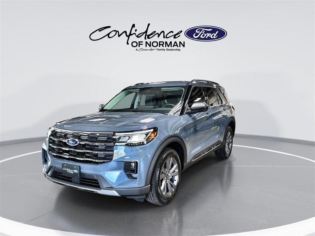 2025 Ford Explorer photo 2