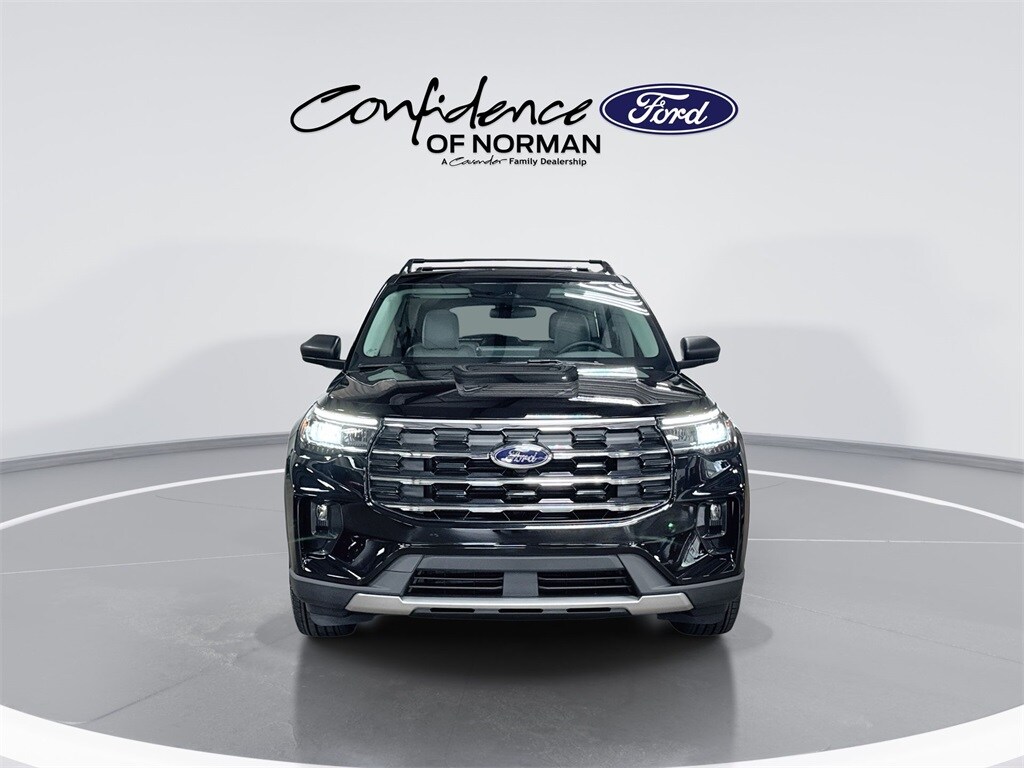 2025 Ford Explorer photo 2