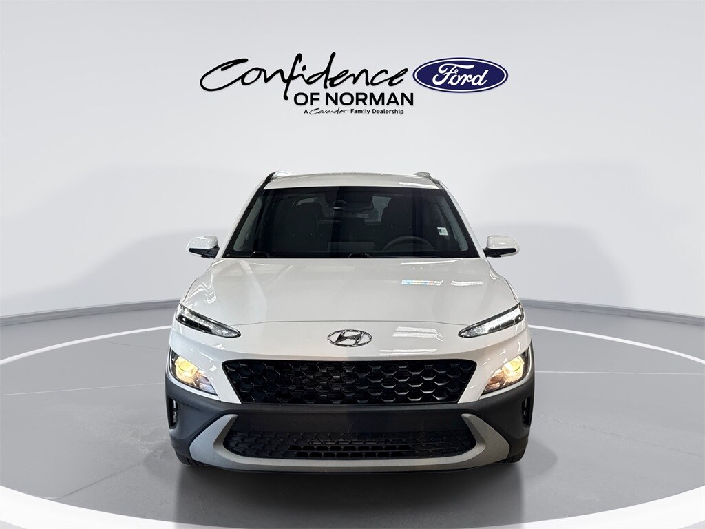 2022 Hyundai Kona SEL photo 2