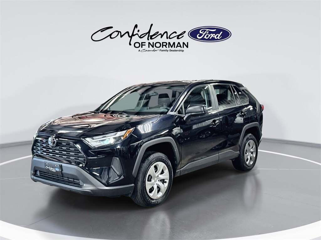 2024 Toyota RAV4 LE photo 3