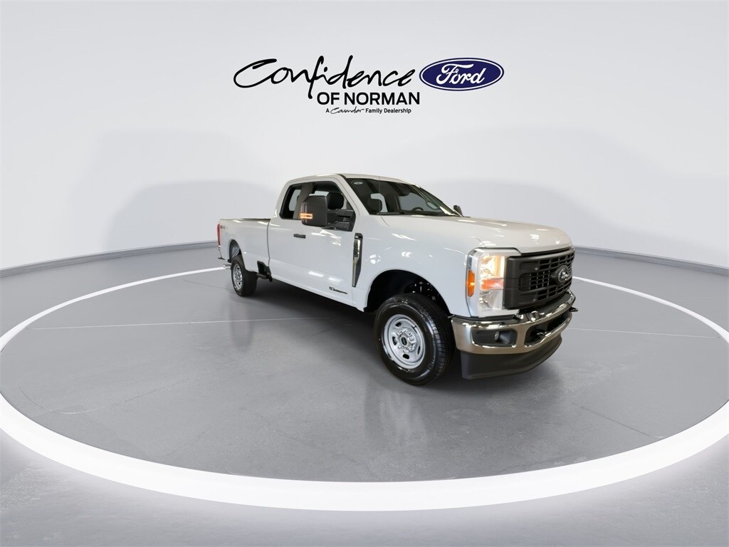2025 Ford F-250 photo 2