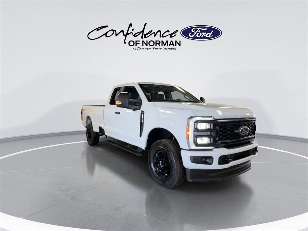 2025 Ford F-250 photo 2
