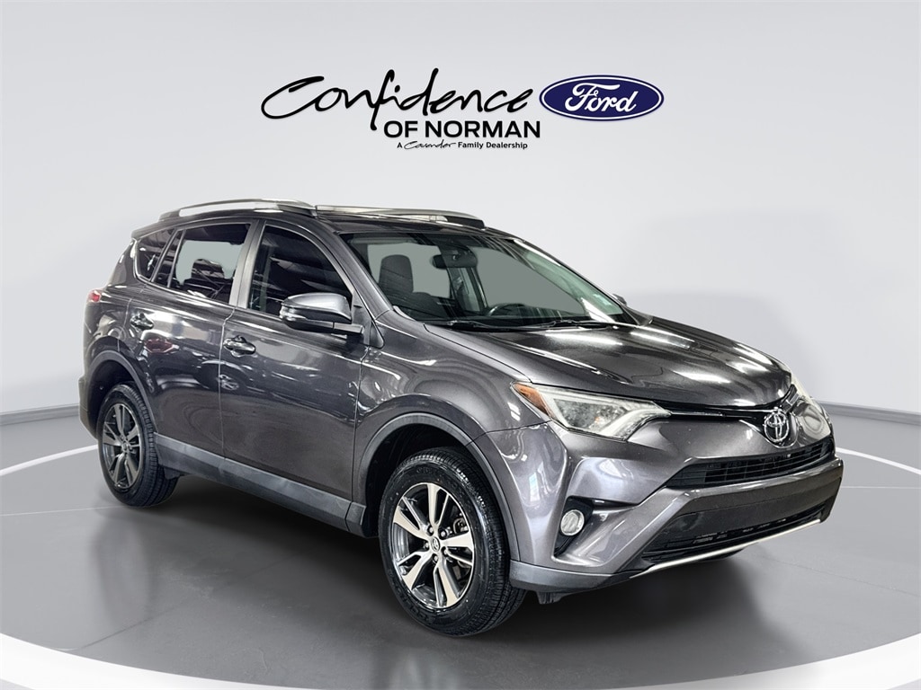 2016 Toyota RAV4 XLE's photo