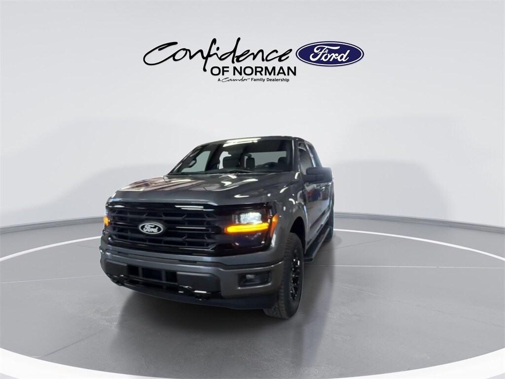 2025 Ford F-150 XLT photo 4