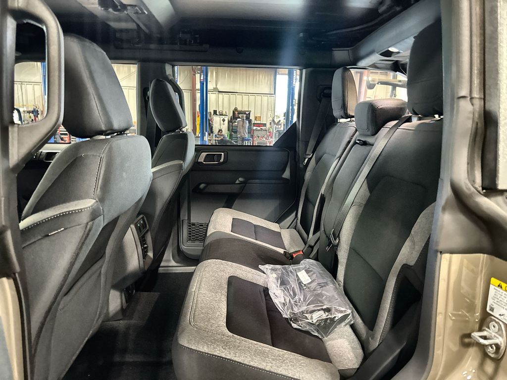 2025 Ford Bronco 4-Door Base - Photo 24