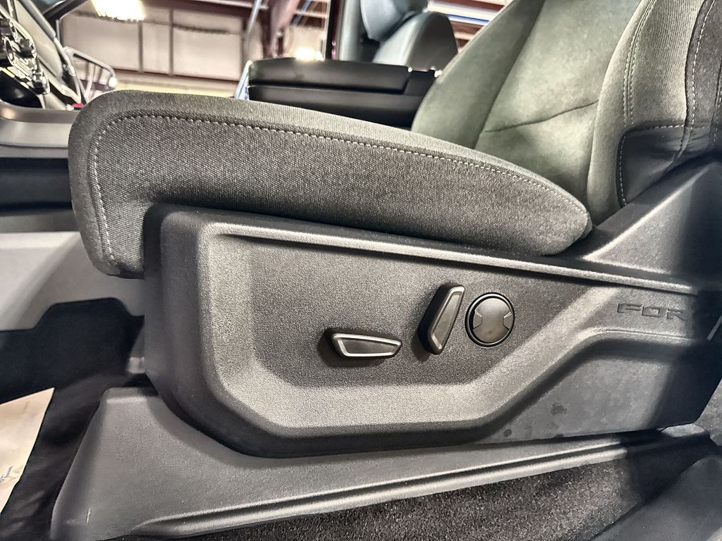 2025 Ford F-150 XLT - Photo 14