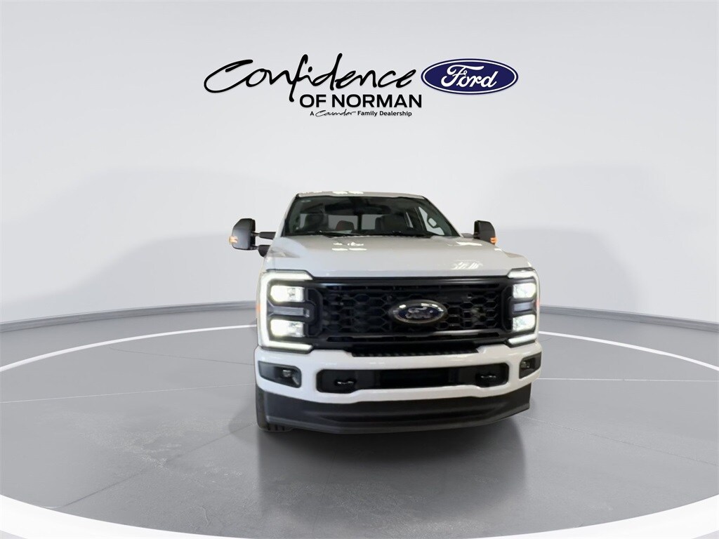 2025 Ford F-250 photo 3