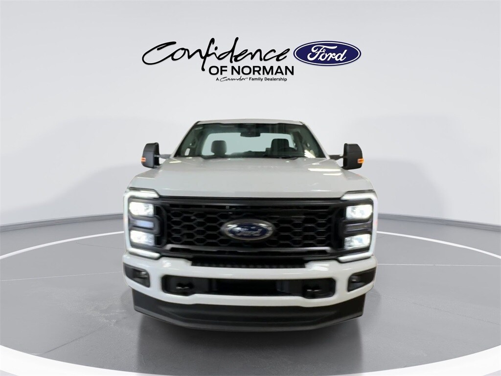 2025 Ford F-350 photo 3