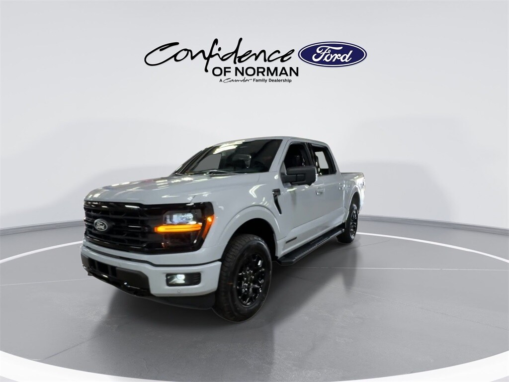 2025 Ford F-150 XLT photo 4