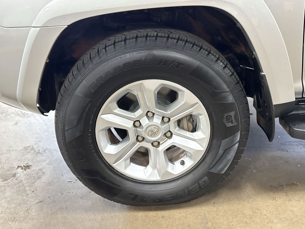 2022 Toyota 4Runner SR5 Premium - Photo 32