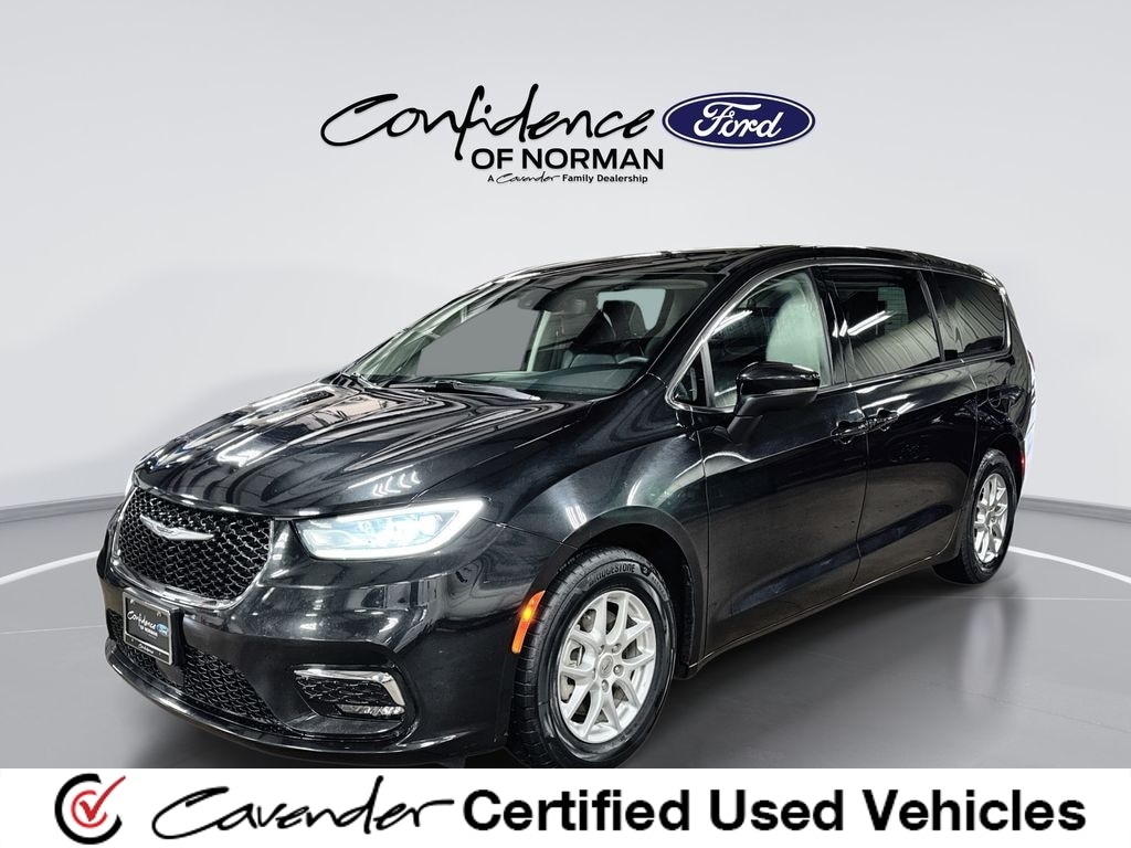 2023 Chrysler Pacifica Touring L's photo