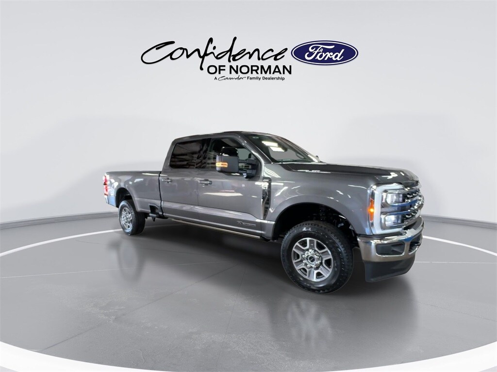 2025 Ford F-350 Lariat photo 2