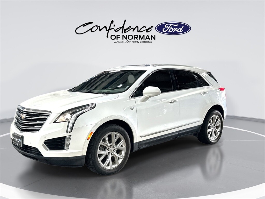 2018 Cadillac XT5 Luxury photo 2