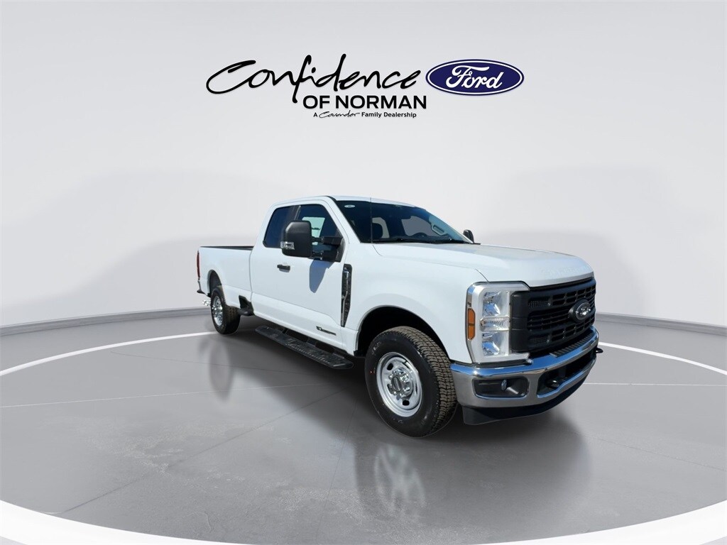 2025 Ford F-250 photo 2