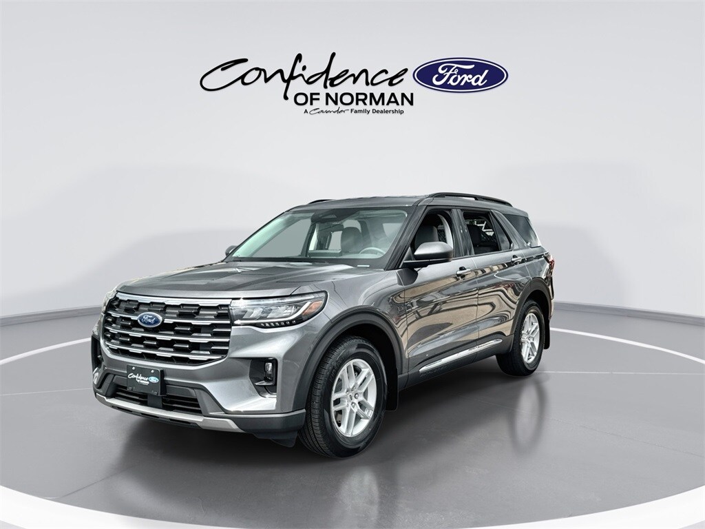 2025 Ford Explorer photo 3