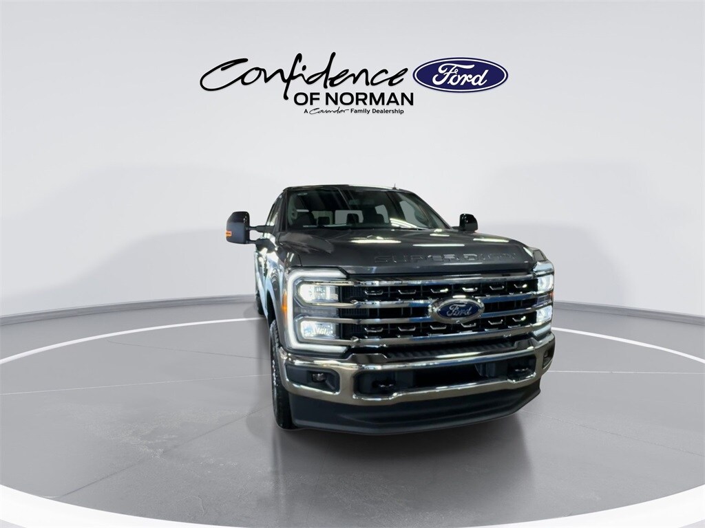 2025 Ford F-350 Lariat photo 3