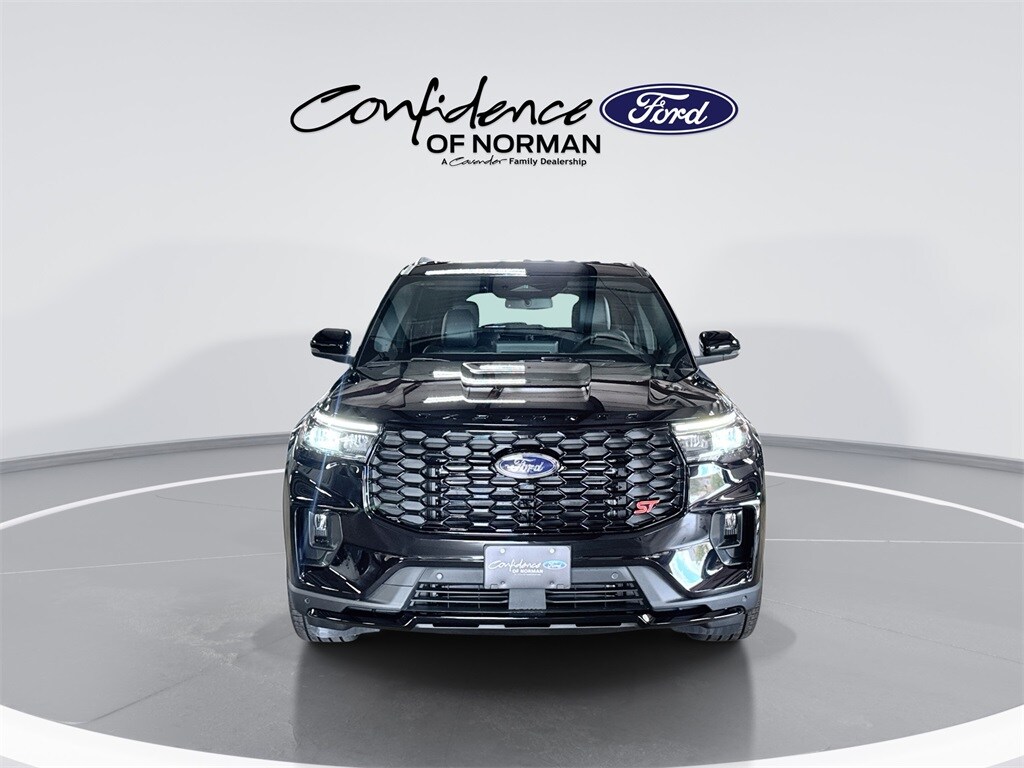2025 Ford Explorer ST photo 2