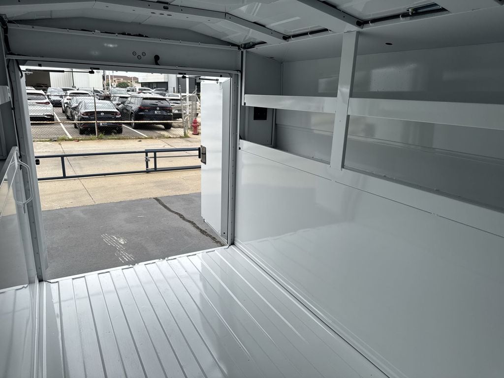 2025 Ford Transit Cutaway Base - Photo 30