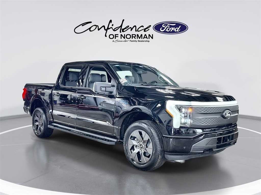 2025 Ford F-150 Lightning Flash's photo
