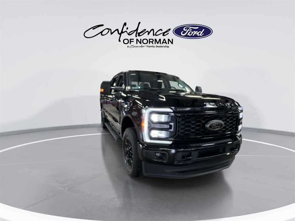 2025 Ford F-250 photo 2