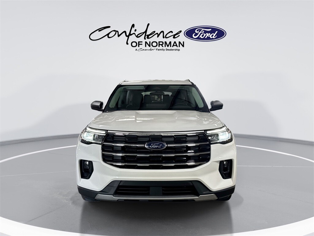 2025 Ford Explorer photo 2