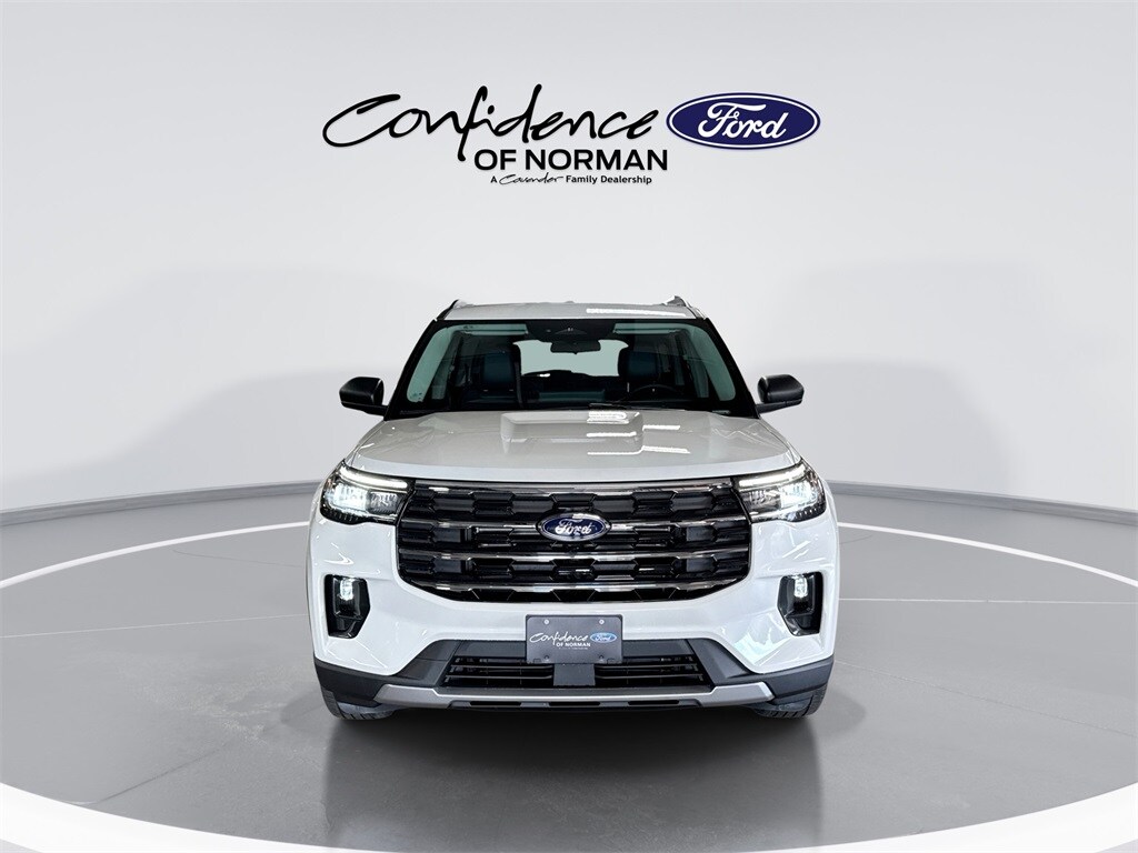 2025 Ford Explorer photo 2