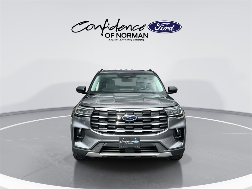2025 Ford Explorer photo 2