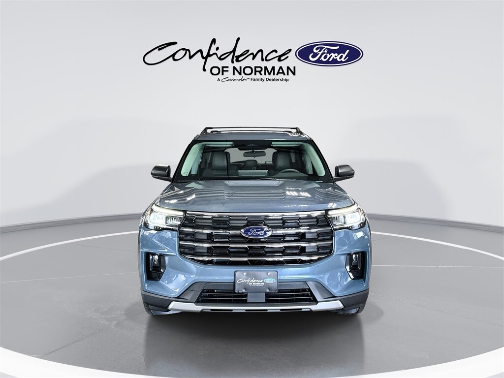 2025 Ford Explorer photo 2