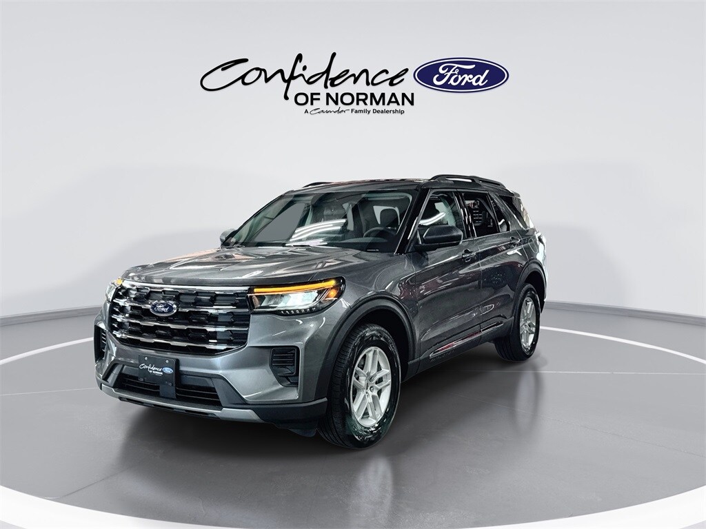 2025 Ford Explorer photo 2