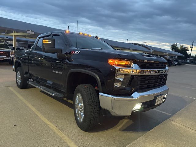2022 Chevrolet Silverado 2500HD LT photo 2