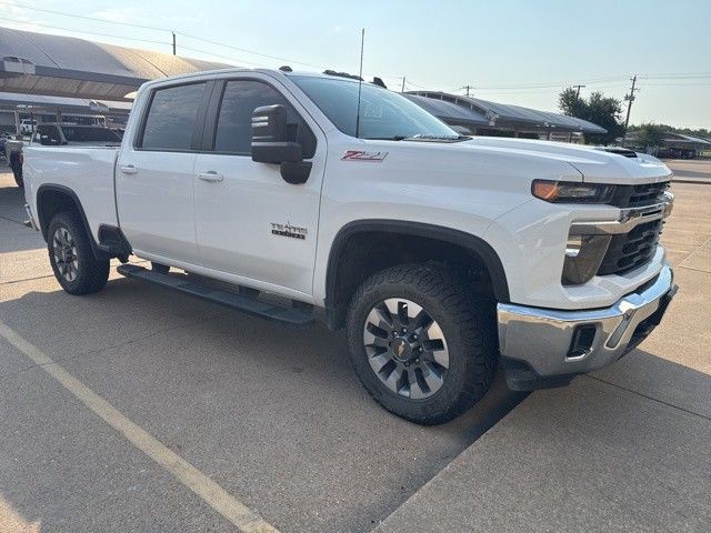 2024 Chevrolet Silverado 2500HD LT photo 2