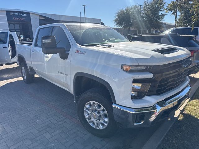 2025 Chevrolet Silverado 2500HD LT photo 2