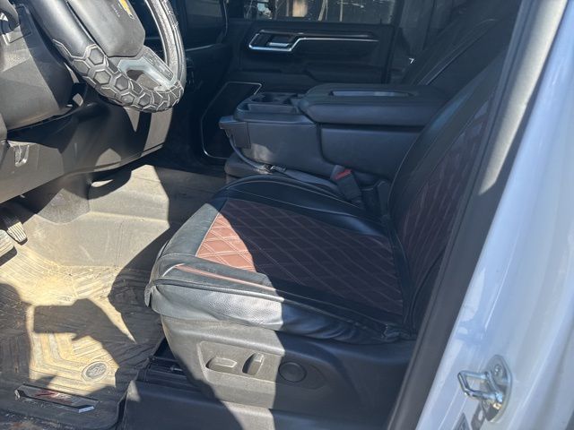 2025 Chevrolet Silverado 2500HD LT photo 3