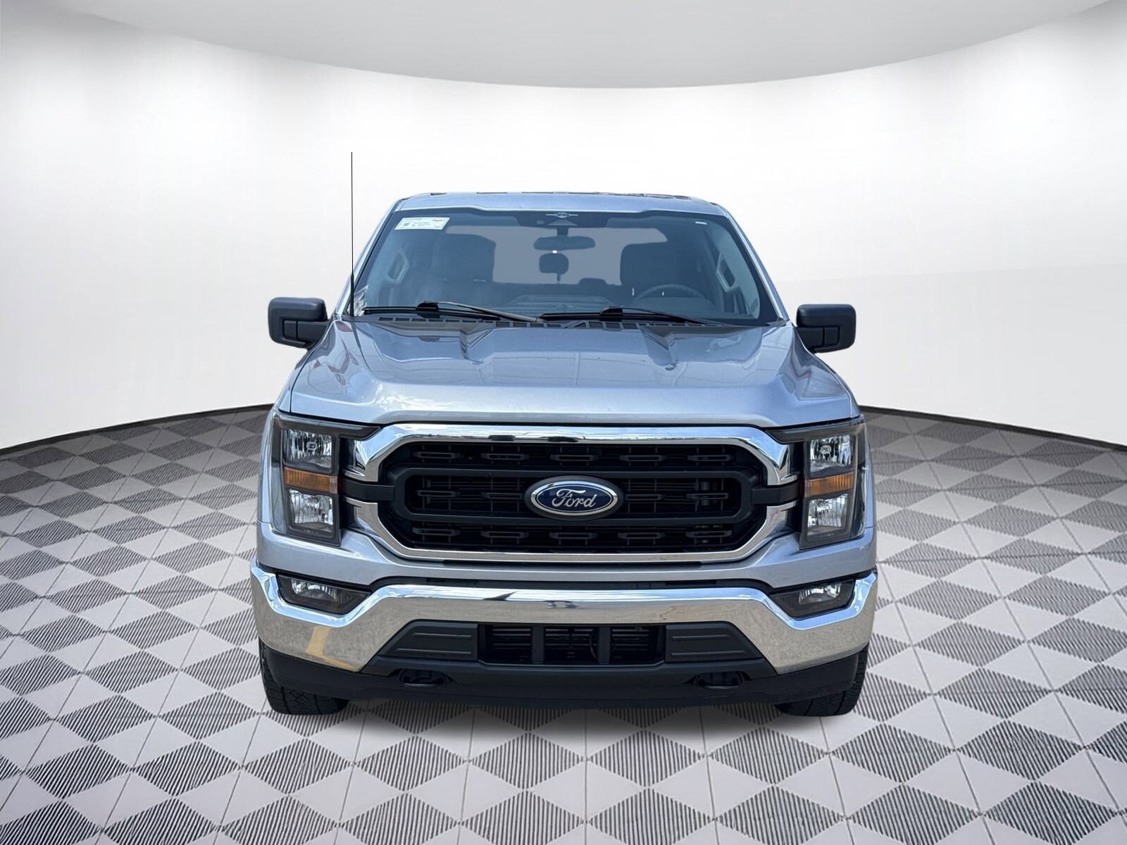 2023 Ford F-150 XLT photo 2