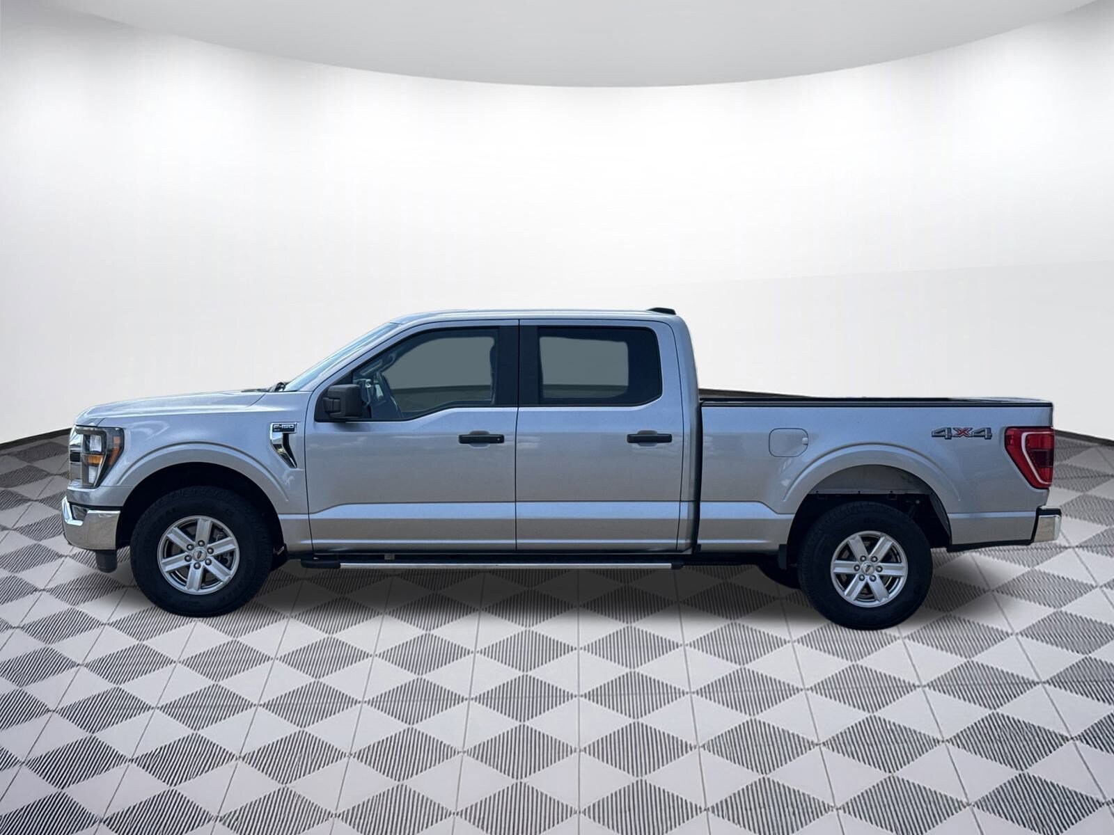 2023 Ford F-150 XLT photo 4