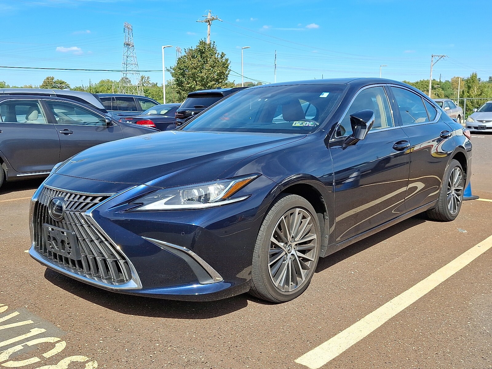 2022 Lexus ES 250 Luxury photo 2