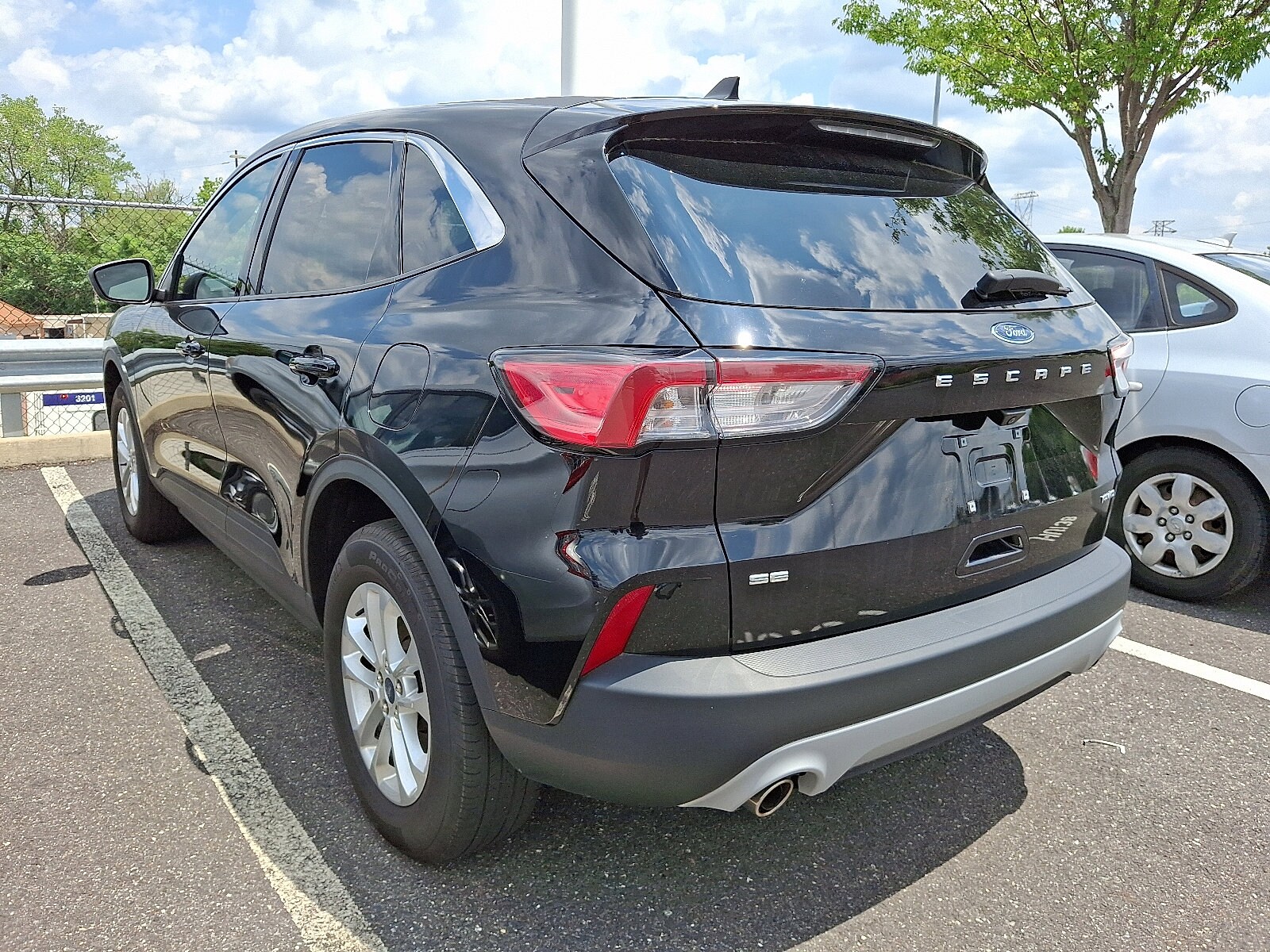 2022 Ford Escape SE photo 3