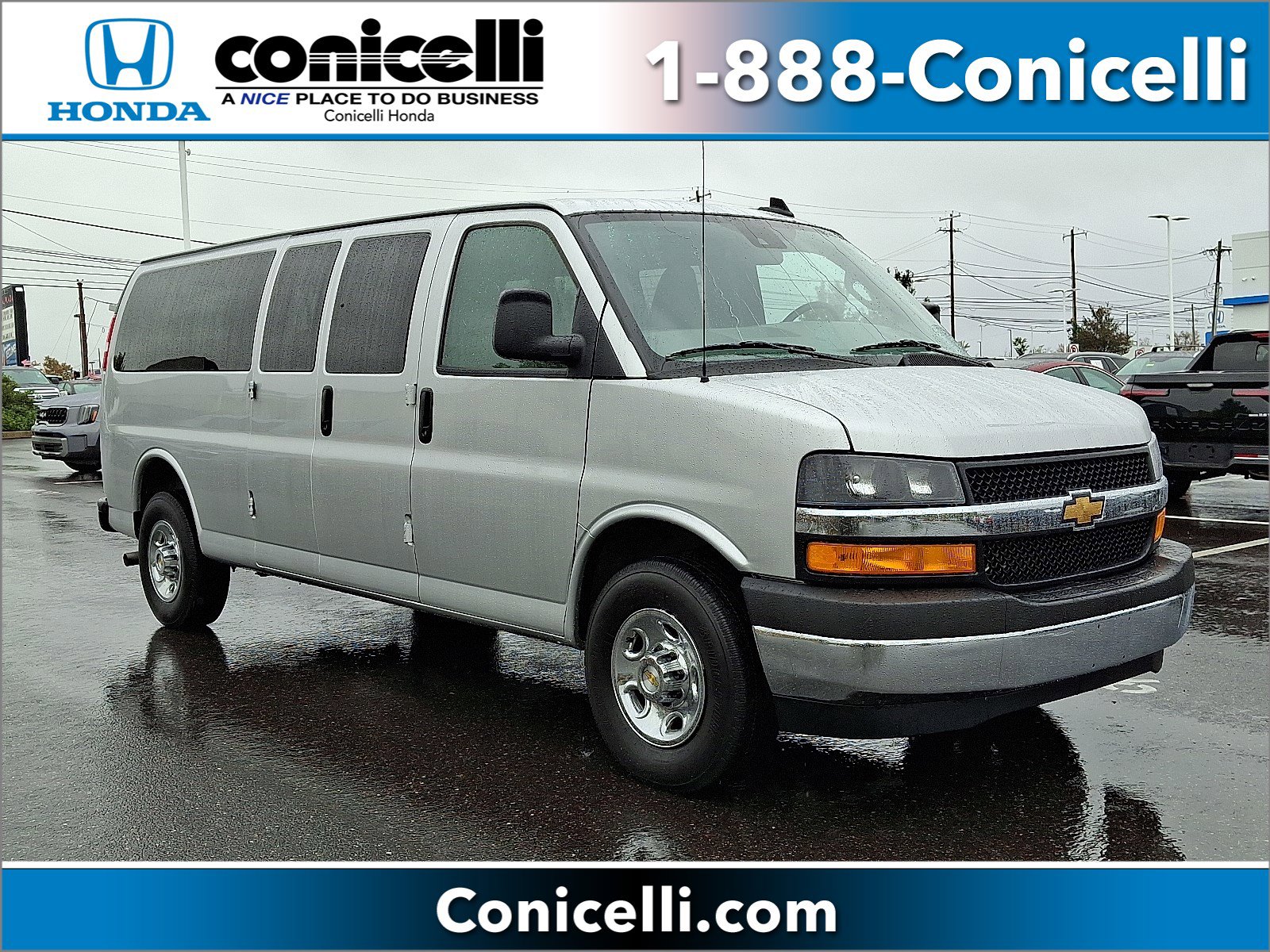2025 Chevrolet Express Passenger LT's photo