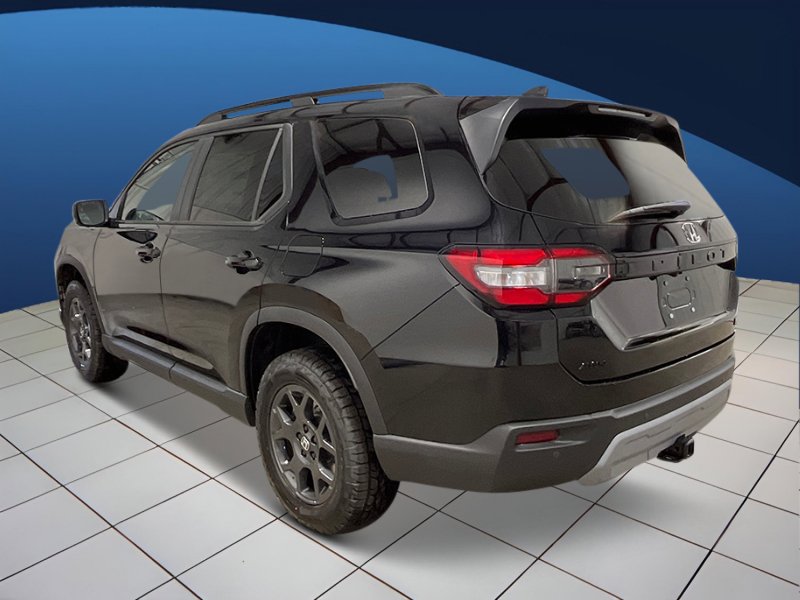 2025 Honda Pilot TrailSport photo 2