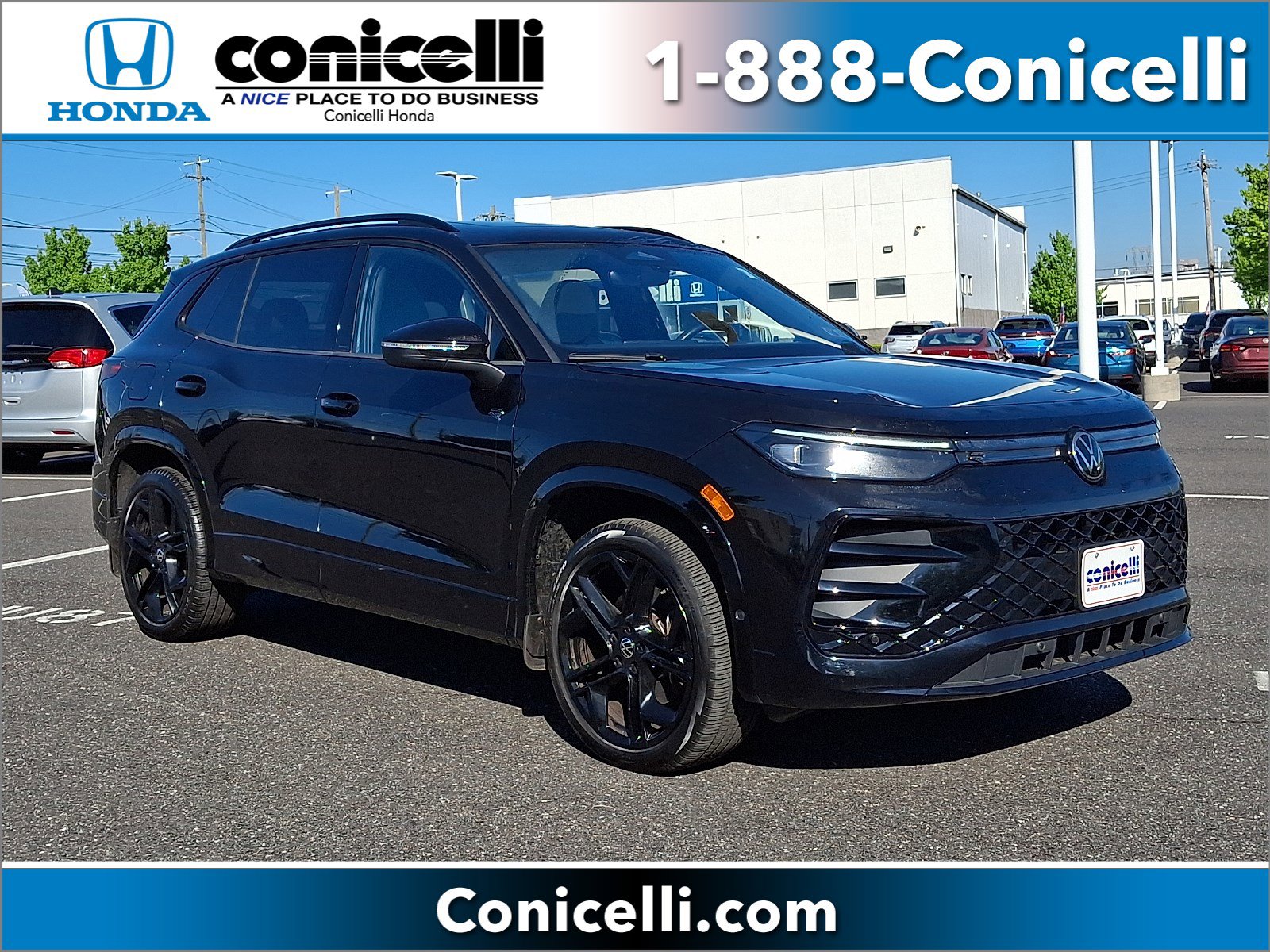 2025 Volkswagen Tiguan 2.0T SE R-Line Black 4Motion's photo