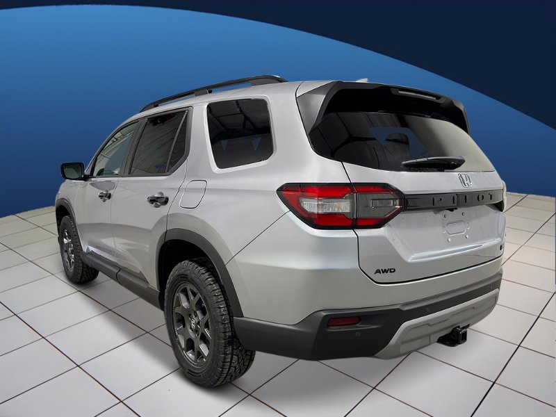 2025 Honda Pilot TrailSport photo 3