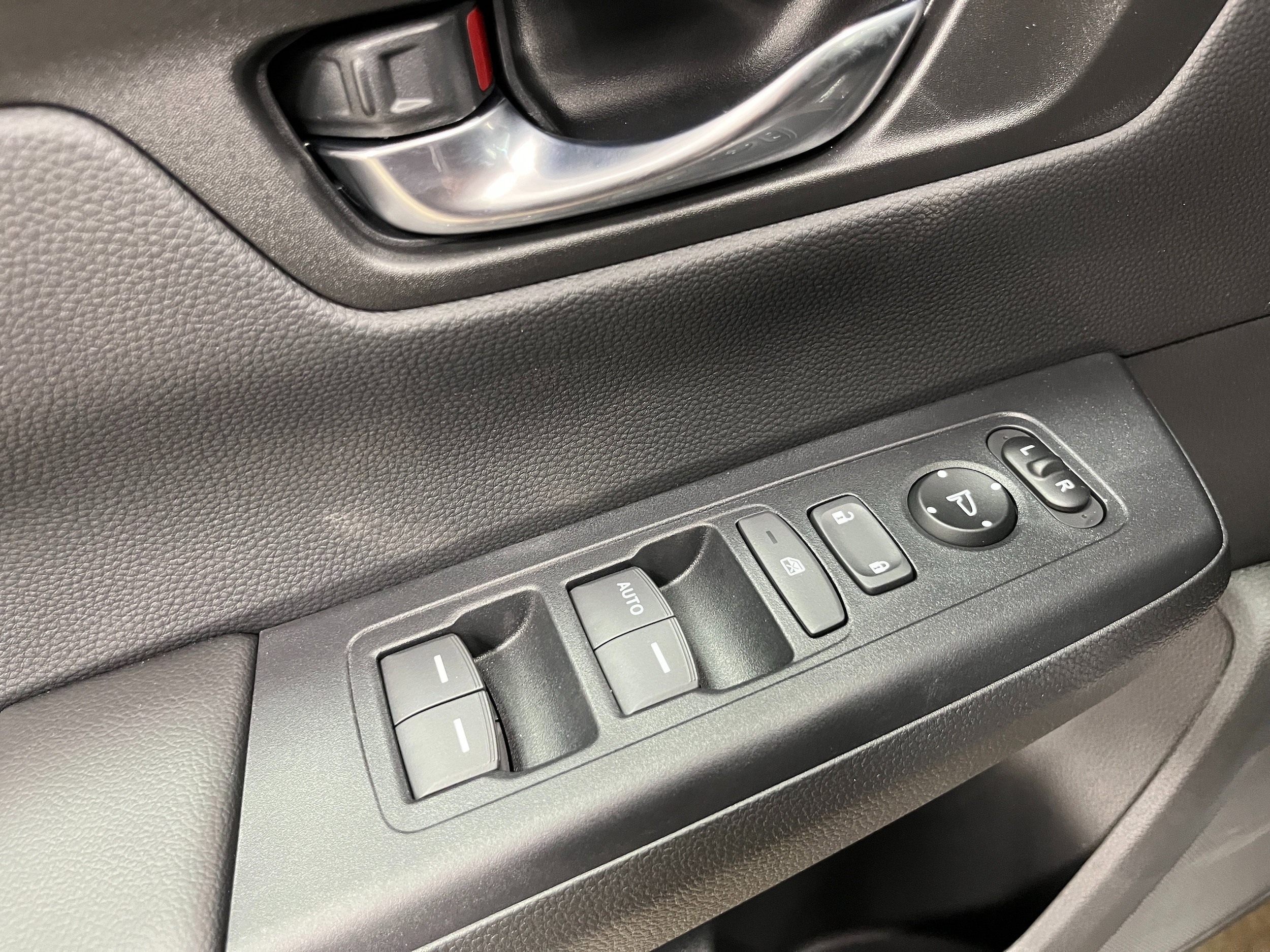 2026 Honda CR-V LX - Photo 12