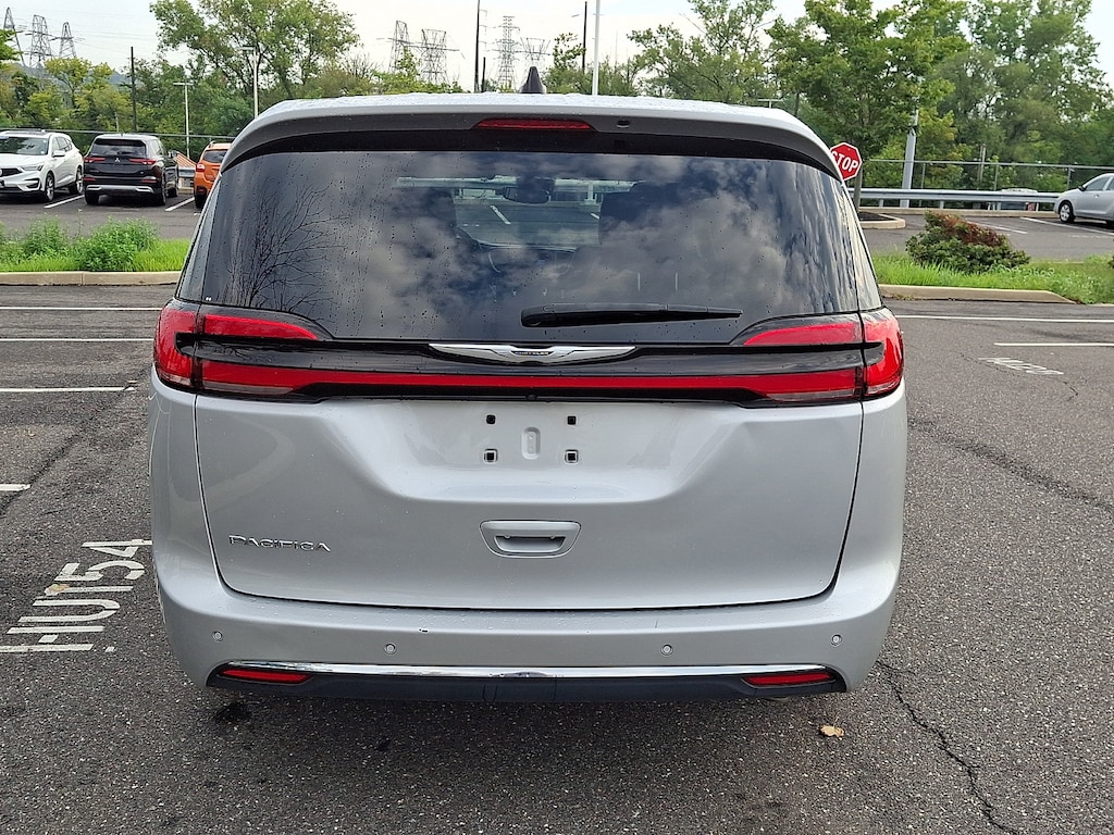Used 2024 Chrysler Pacifica Touring L Van Passenger Van