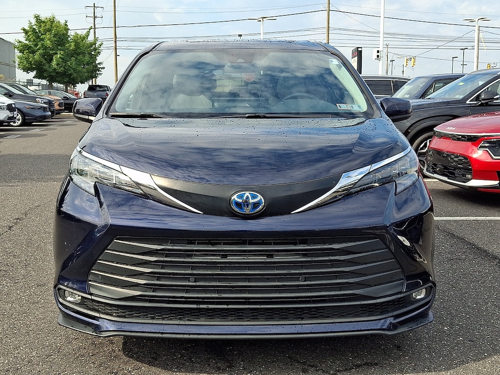 Used 2025 Toyota Sienna XLE Van Passenger Van