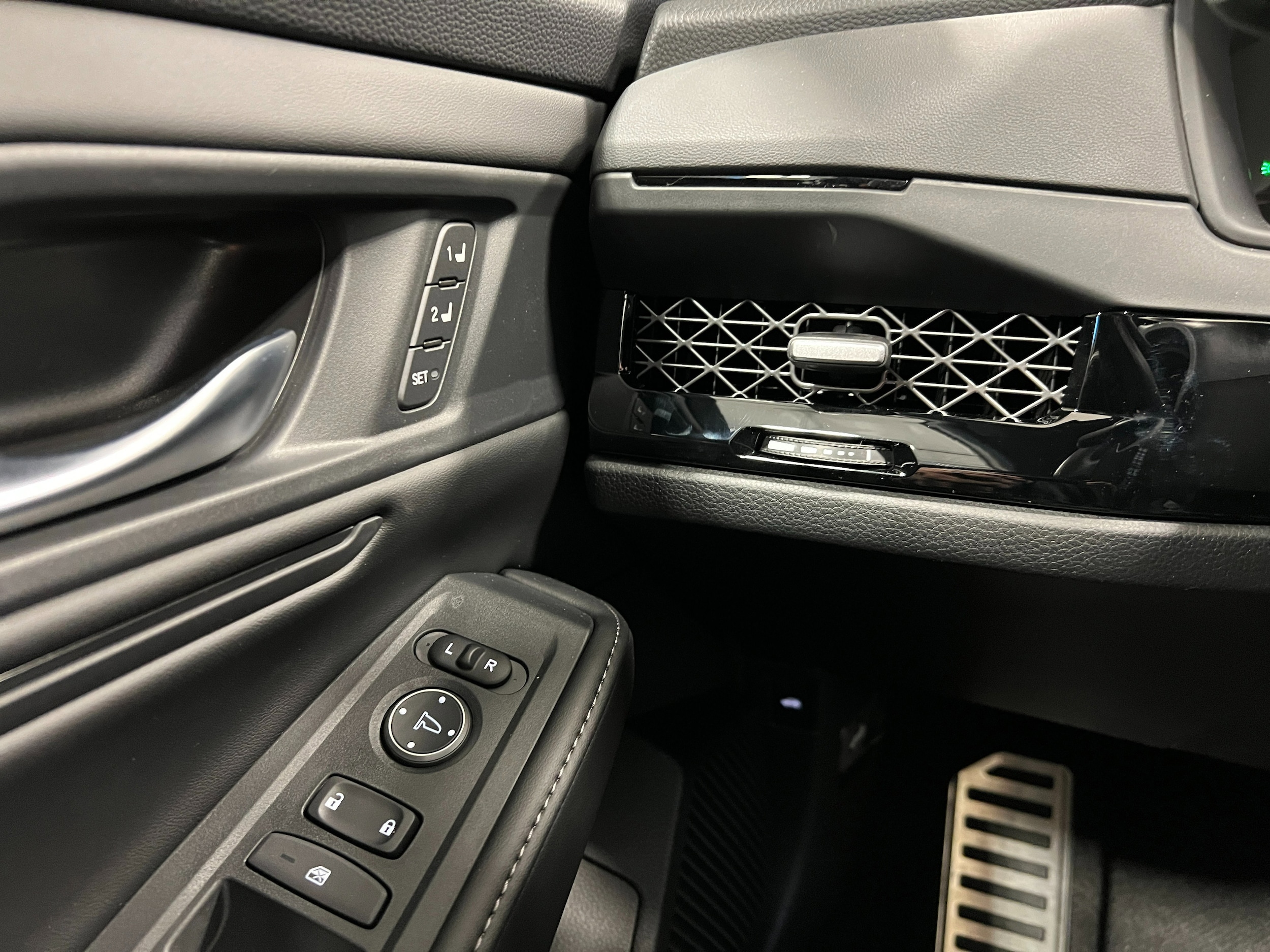 2025 Honda Accord Hybrid Sport-L - Photo 18